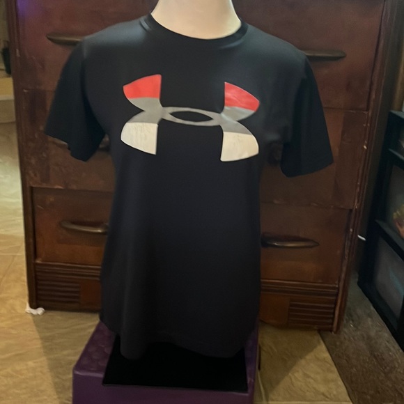 Under Armour Other - Under Armour T-Shirt